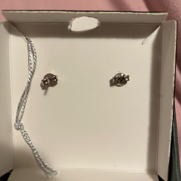BNIB NIC & SYD Lotus Earrings with Swarovski - Picture 4 of 4